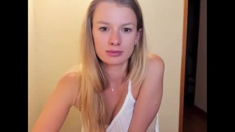 Snapshot of sweet_angel_a chatting on October 2025 08:53:02 PM Ann - your sweet girl online show from October 2025 08:53:02 PM