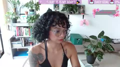Snapshot of sweet_bluee chatting on June 2026 10:05:02 PM Tutti online show from June 2026 10:05:02 PM