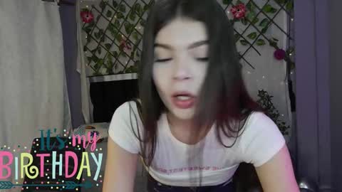 Snapshot of sweet_c4ndy chatting on September 2025 03:57:01 PM Candy online show from September 2025 03:57:01 PM