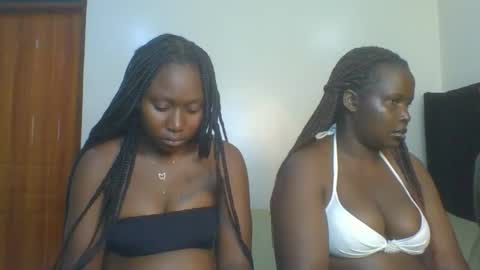 Camila online show from October 2025 10:31:01 PM