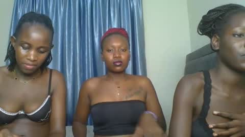 Camila online show from December 2025 11:21:01 PM