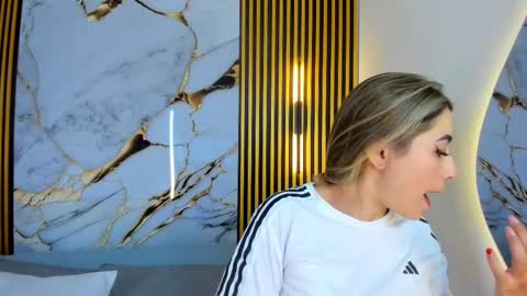 sweet_flame_ online show from October 2025 08:07:02 PM