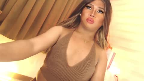 Snapshot of sweet_hoelly chatting on January 2025 09:33:01 PM Slutty Shannel online show from January 2025 09:33:01 PM