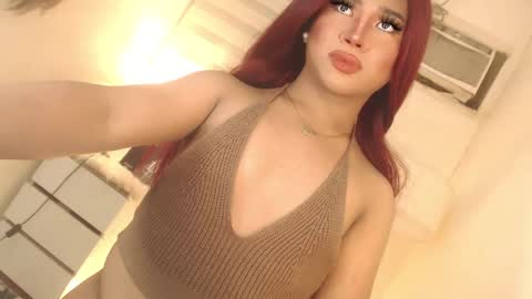 Snapshot of sweet_hoelly chatting on January 2025 03:46:01 PM Slutty Shannel online show from January 2025 03:46:01 PM