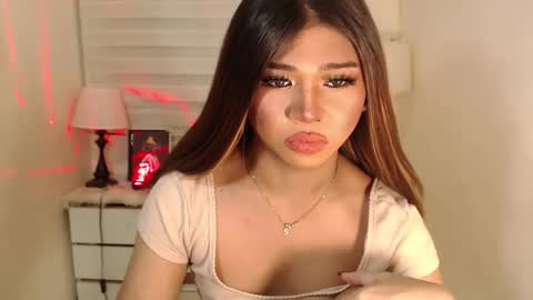 Snapshot of sweet_hoelly chatting on January 2025 11:24:01 PM Slutty Shannel online show from January 2025 11:24:01 PM