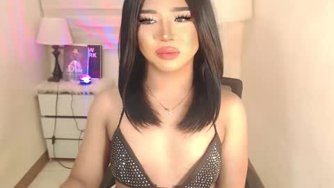 Snapshot of sweet_hoelly chatting on February 2025 09:33:01 PM Slutty Shannel online show from February 2025 09:33:01 PM