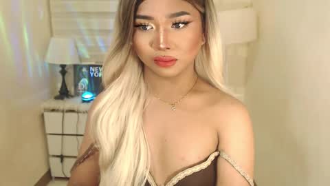 Snapshot of sweet_hoelly chatting on February 2025 10:10:01 PM Slutty Shannel online show from February 2025 10:10:01 PM