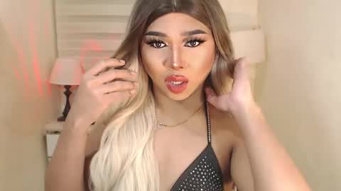 Snapshot of sweet_hoelly chatting on February 2025 08:15:01 PM Slutty Shannel online show from February 2025 08:15:01 PM