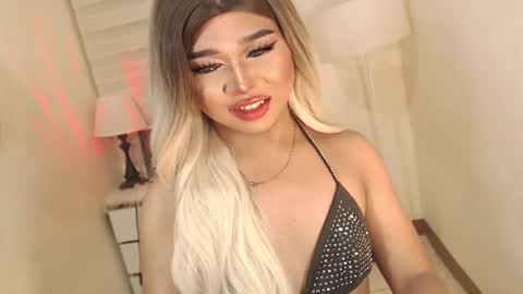 Snapshot of sweet_hoelly chatting on February 2025 11:20:02 PM Slutty Shannel online show from February 2025 11:20:02 PM