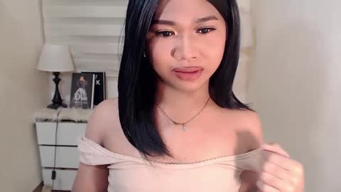 Snapshot of sweet_hoelly chatting on February 2025 01:53:02 PM Slutty Shannel online show from February 2025 01:53:02 PM