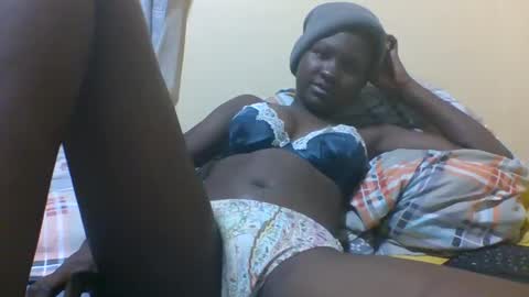 Snapshot of sweet_katrina2 chatting on March 2025 07:27:02 PM millarn online show from March 2025 07:27:02 PM