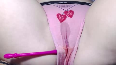 Snapshot of sweet_kitten25 chatting on November 2025 06:01:01 AM Kitten online show from November 2025 06:01:01 AM