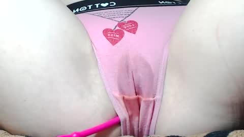 Snapshot of sweet_kitten25 chatting on June 2026 08:19:01 AM Kitten online show from June 2026 08:19:01 AM