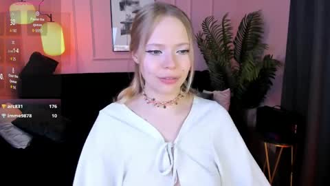 Snapshot of sweet_lucile chatting on April 2026 01:41:02 PM Lucy online show from April 2026 01:41:02 PM