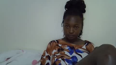 Snapshot of sweet_lunaz chatting on October 2025 09:21:02 AM sweet_lunaz online show from October 2025 09:21:02 AM