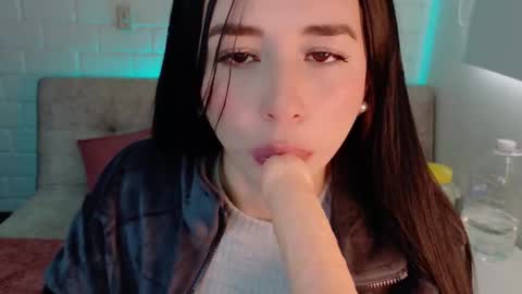 Snapshot of sweet_miaa24 chatting on September 2025 08:43:01 PM Sweet Mia online show from September 2025 08:43:01 PM