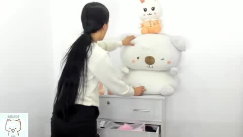 Nhaomy online show from September 2025 07:38:01 PM