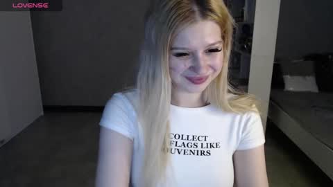 Snapshot of sweet_nicole_333 chatting on October 2025 11:31:02 AM sweet_nicole_333 online show from October 2025 11:31:02 AM