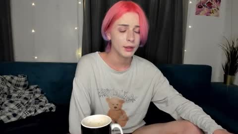 kira online show from September 2025 10:00:01 PM