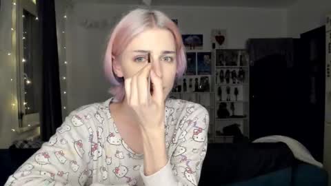 kira online show from November 2025 07:04:01 PM