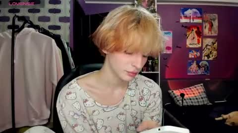 Snapshot of sweet_peach__ chatting on July 2026 06:43:02 PM kira online show from July 2026 06:43:02 PM