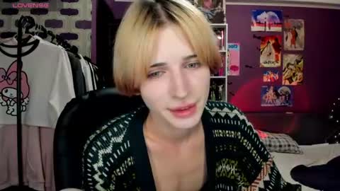 Snapshot of sweet_peach__ chatting on July 2026 06:42:02 PM kira online show from July 2026 06:42:02 PM