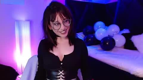 Snapshot of sweet_roxanee chatting on October 2025 04:35:02 AM Roxanee online show from October 2025 04:35:02 AM