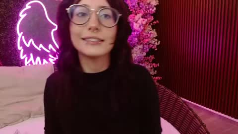 Roxanee online show from April 2026 08:54:01 PM