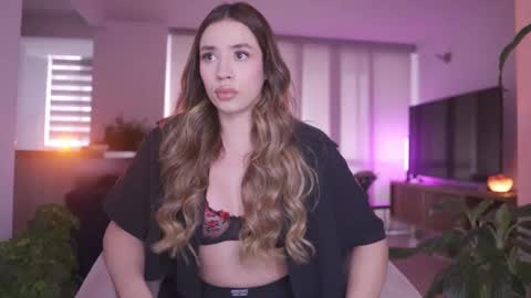 Camila online show from November 2025 08:40:02 PM