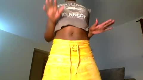 Snapshot of sweetass_02 chatting on February 2025 12:04:01 AM bianca online show from February 2025 12:04:01 AM