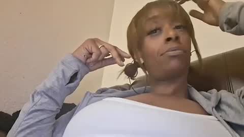 Snapshot of sweetaztea chatting on January 2025 03:38:01 AM sweetaztee online show from January 2025 03:38:01 AM