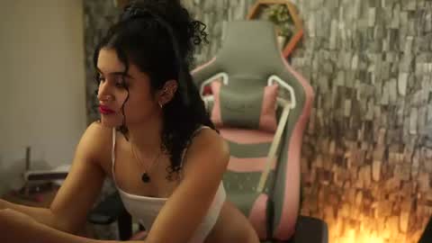 Snapshot of sweetbonii chatting on June 2026 09:17:01 PM Salom independent model online show from June 2026 09:17:01 PM