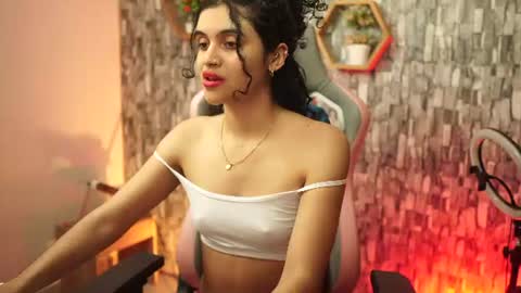 Snapshot of sweetbonii chatting on July 2026 11:30:02 PM Salom independent model online show from July 2026 11:30:02 PM