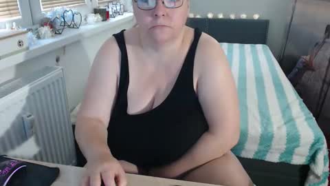 Sweetboobs85h online show from November 2025 07:06:02 AM