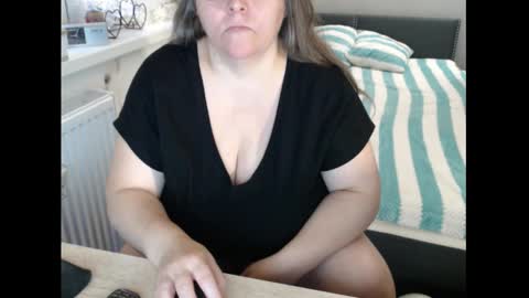 Sweetboobs85h online show from December 2025 10:24:01 AM