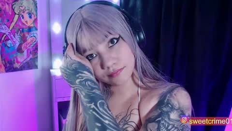       Independent model online show from October 2025 04:33:01 AM