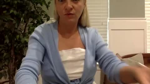 sweetgapeach1 online show from September 2025 02:30:02 PM