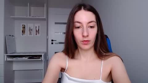 Emma  online show from December 2025 09:29:01 AM