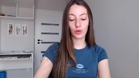 Snapshot of sweetheart_77 chatting on May 2026 07:37:02 AM Emma online show from May 2026 07:37:02 AM
