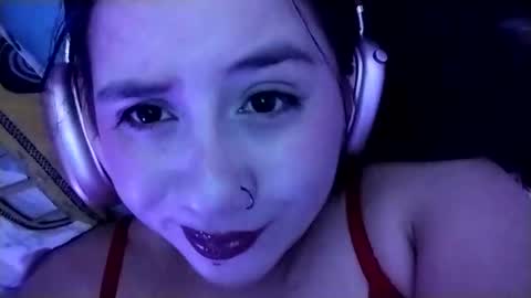 Snapshot of sweetie__annie chatting on February 2025 05:10:01 AM Ana Mara i cant Make noise My family is here online show from February 2025 05:10:01 AM