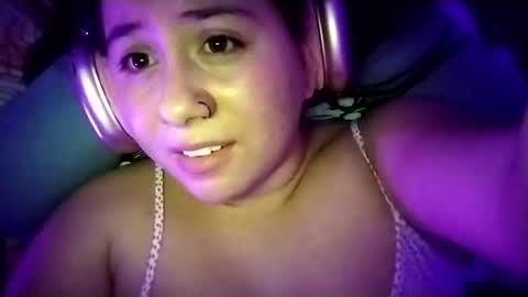 Snapshot of sweetie__annie chatting on February 2025 06:22:02 AM Ana Mara i cant Make noise My family is here online show from February 2025 06:22:02 AM
