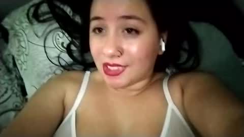 Snapshot of sweetie__annie chatting on February 2025 07:01:02 AM Ana Mara i cant Make noise My family is here online show from February 2025 07:01:02 AM