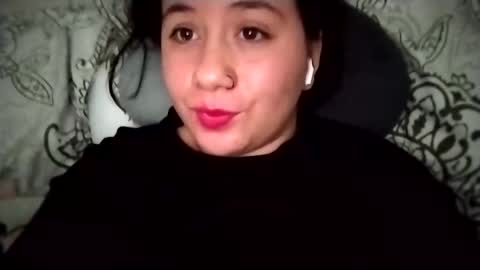 Snapshot of sweetie__annie chatting on February 2025 04:28:02 AM Ana Mara i cant Make noise My family is here online show from February 2025 04:28:02 AM