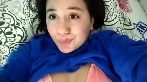 Snapshot of sweetie__annie chatting on February 2025 05:53:01 AM Ana Mara i cant Make noise My family is here online show from February 2025 05:53:01 AM
