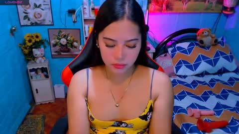 Nicole online show from March 2025 04:19:01 AM