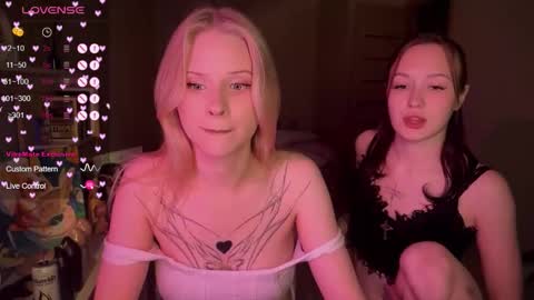 Snapshot of sweetieseva chatting on September 2025 06:30:02 PM Eva and Lisa online show from September 2025 06:30:02 PM