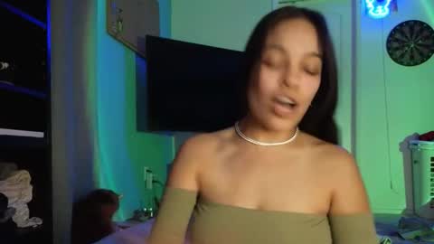 Snapshot of sweetieslikebutter chatting on November 2025 06:01:01 AM Blu Sweets online show from November 2025 06:01:01 AM