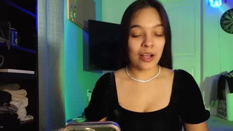 Snapshot of sweetieslikebutter chatting on November 2025 10:26:01 PM Blu Sweets online show from November 2025 10:26:01 PM