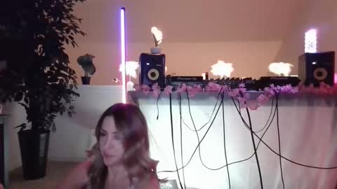 Snapshot of sweetjewlez chatting on November 2025 01:37:01 AM sweetjewlez online show from November 2025 01:37:01 AM