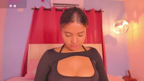 Snapshot of sweetkimmie_ chatting on June 2026 01:43:01 PM Isabel online show from June 2026 01:43:01 PM